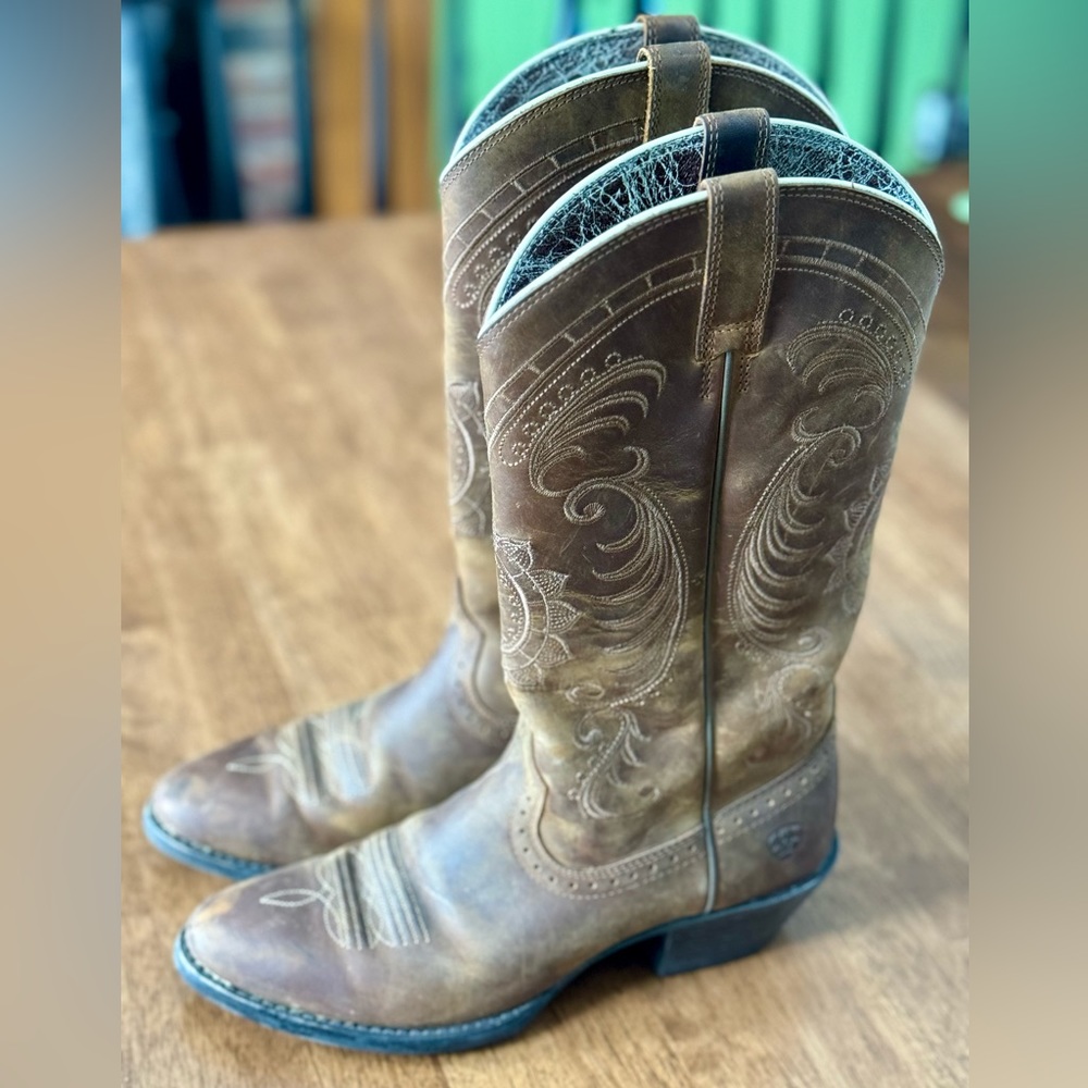 Ariat Magnolia Sunflower Stitch Boots- Like New!